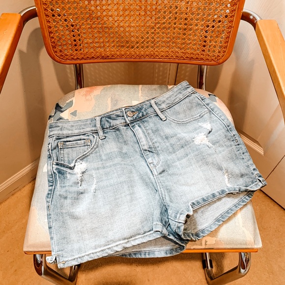 Old Navy Pants - • o l d  n a v y  d e n i m  s h o r t s •